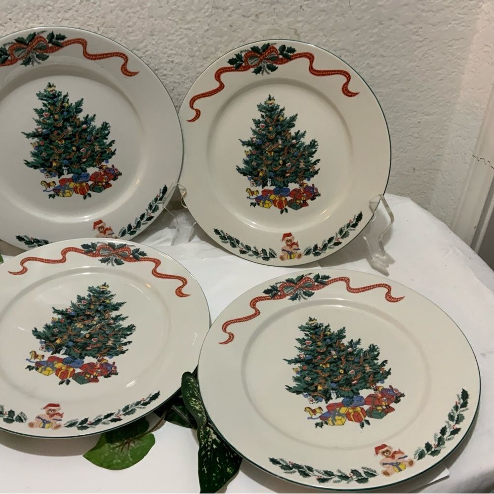 Set of 4 Newcor Christmas Morning Dinner Plate Plates Teddy Bear Ivy Ribbon G16